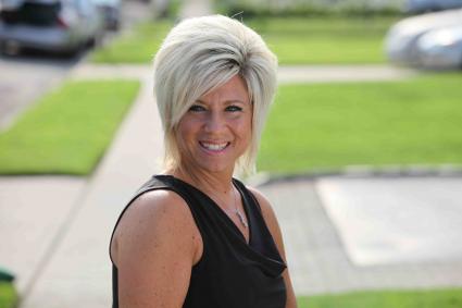 Totenstille? Fehlanzeige. Botschaften aus dem Jenseits in der TV-Premiere von „Long Island Medium“ am Karfreitag und Karsamstag auf sixx (BILD)