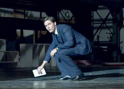 Gefälschter Bestseller: Daniel Brühl in „Lila, Lila“ in SAT.1 (BILD)