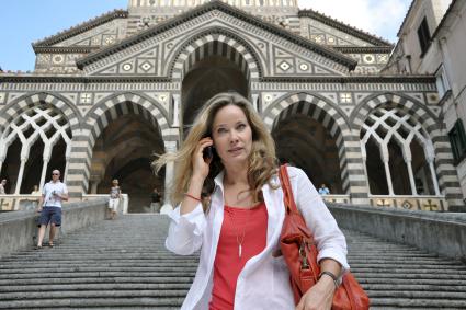 „Ein Sommer in Amalfi“/
ZDF-„Herzkino“ mit Ann-Kathrin Kramer und Carlos Leal (BILD)