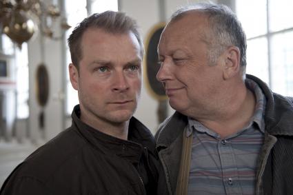 Mörderische Jagd“ mit Hinnerk Schönemann und Thomas Thieme / 
Dorfkrimi mit Roadmovie-Anstrich als ZDF-„Fernsehfilm der Woche“ (BILD)