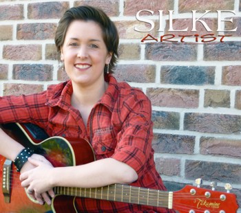 „Artist“ – Die Songwriterin „Silke“ veröffentlicht ihre erste Single-CD.