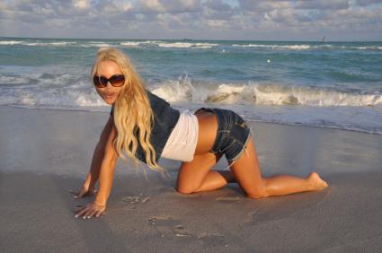 Annina Ucatis startet als Glamour-Model durch: „Miami heiß – Anninas American Dream“ (BILD)