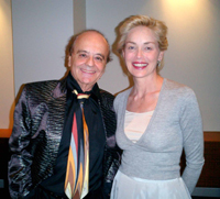 Frecher VIP-Reporter aus USA macht Promis Kopfschmerzen.