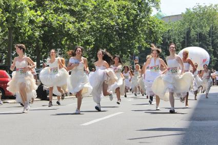 MAMMA MIA! sucht die schnellste Braut Deutschlands / 
Erster deutscher Brides Run findet in Stuttgart statt (BILD)