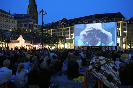 Kino unterm Sternenhimmel: Budweiser Budvar unterstützt das FreiLuftkino Hamburg