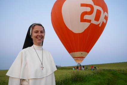 ZDF-Feiertagsakzent zu Mariä Himmelfahrt /
Schwester Jordana Schmidt feiert die Frauen (BILD)