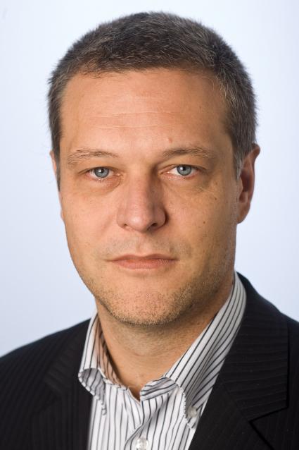 TV 2.0 Summit-Referent Dirk Specht (Frankfurter Allgemeine Zeitung) prophezeit der TV-Branche«fehlende Digitalerlöse, Schrumpfkuren und Sendersterben» (BILD)
