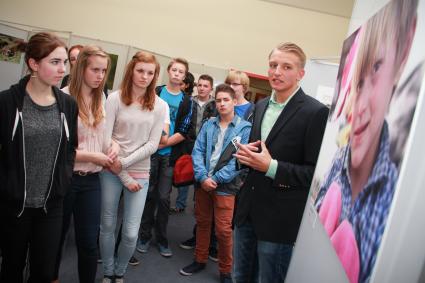 Erfurter Foto-Ausstellungüber „Kinder im Kosovo-Krieg“ stößt auf großes Interesse (BILD)