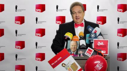 Wahl-Hilfe Total auf TELE 5:
–Fressesprecher– Kalkofe feiert TV-Premiere – 
Partei-Reden vor täglichen –Stuckrad-Barre—Shows (BILD)