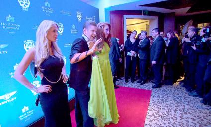 „Schickeria Deluxe“: Mit Steven Bernadotte Graf Af Wisborg und Georgina Fleur auf dem roten Teppich der Berlinale / Folge 2 der neuen Doku-Soap am Mittwoch, 18. September, um 20:15 Uhr bei RTL II (BILD)
