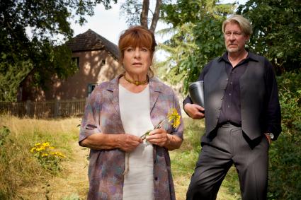 ZDF-Komödie „Uferlos!“: Dritter gemeinsamer Film von Hannelore Hoger und Rolf Lassgard (BILD)