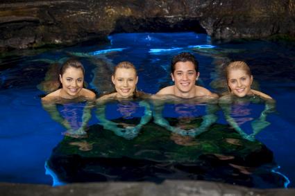 „Wir wollen Meer!“: ZDF und KiKA begleiten Serienstart von „Mako – Einfach Meerjungfrau“ mit Schwerpunkt zum Thema Wasser (BILD)