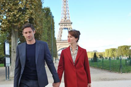 ZDF verfilmt Bestseller „Das Lächeln der Frauen“ für ZDF-„Herzkino“ / Dreharbeiten mit Melika Foroutan und Benjamin Sadler in Paris und Berlin (FOTO)