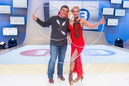 Hula-Hoop-Weltrekordhalterin Alesya Gulevich bei „1, 2 oder 3“ im ZDF (FOTO)