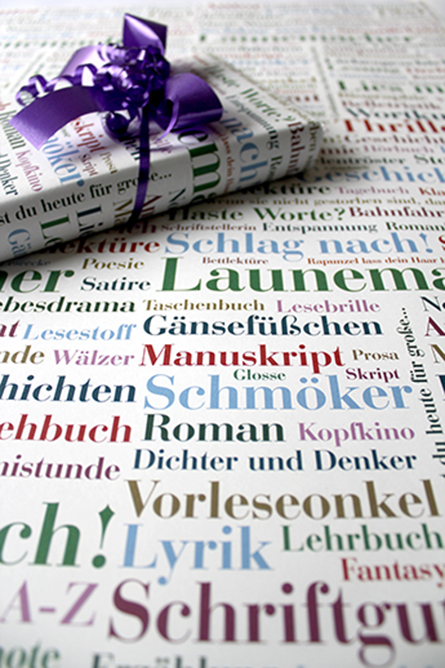 Für Bücherfans und Vorleser: Das Geschenkpapier „Buch & Literatur“